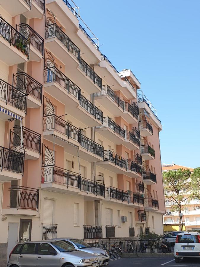 Albenga Sul Mare Famiglie Ed Amici Fino 10 Posti 아파트 외부 사진